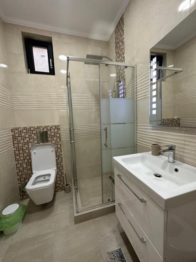 Golden Garden Luxury Apartment In Bucureşti Ngoại thất bức ảnh