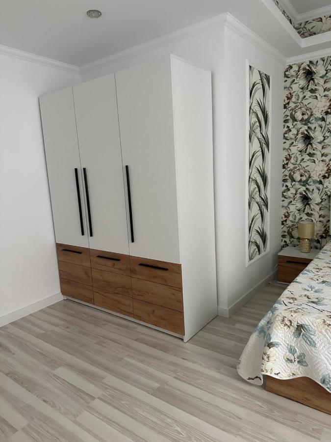 Golden Garden Luxury Apartment In Bucureşti Ngoại thất bức ảnh