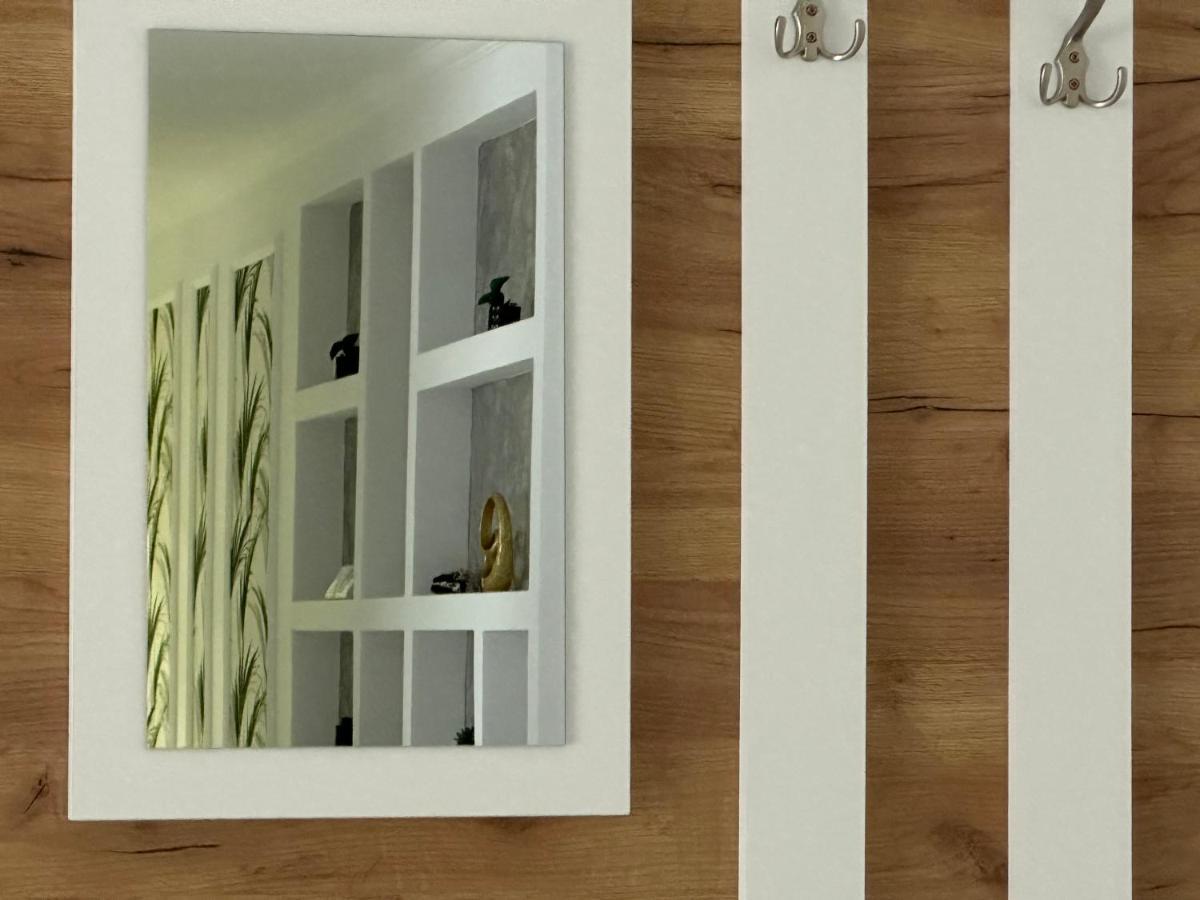 Golden Garden Luxury Apartment In Bucureşti Ngoại thất bức ảnh