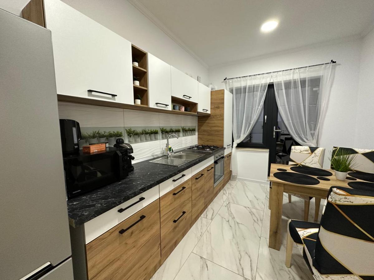 Golden Garden Luxury Apartment In Bucureşti Ngoại thất bức ảnh